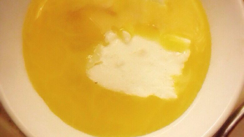 三色煎奶豆腐,一些裹上蛋液