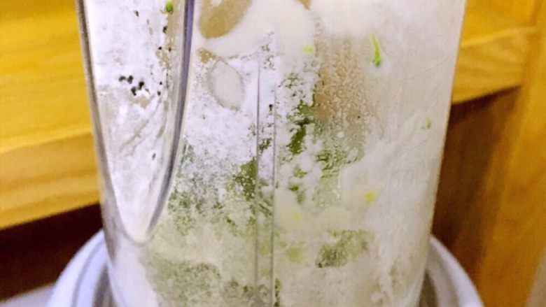 西兰花鲜虾丸,打细腻一点