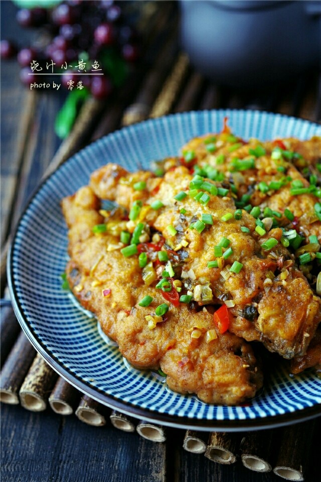 浇汁小黄鱼,开饭喽!