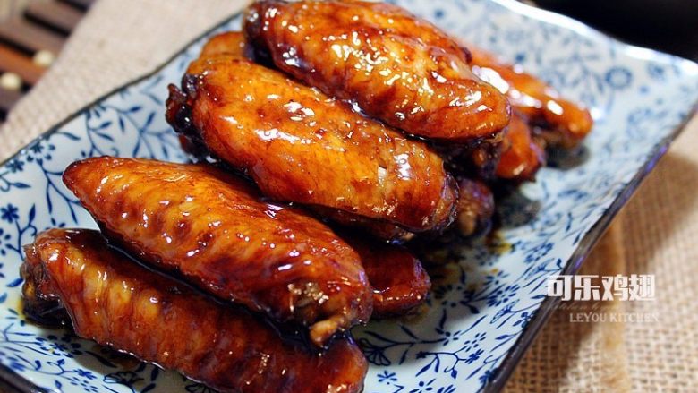 可乐鸡翅,装盘上桌即可。