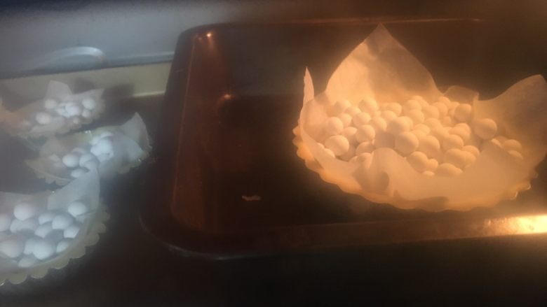水果香草挞,烤箱预热,170度先烤15分钟