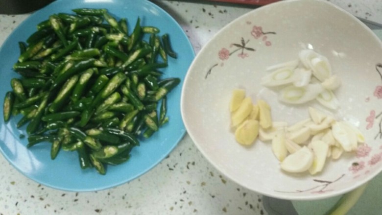 尖椒辣子鸡,哈哈 看着辣椒就爽