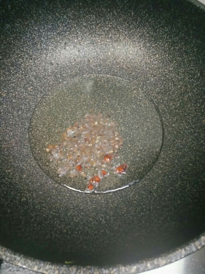 尖椒辣子鸡,花椒多点 麻麻的