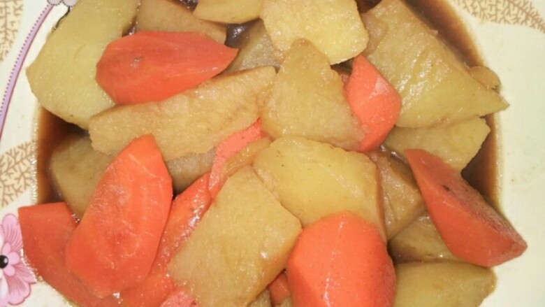 家常鸡腿两吃,炖熟关火,盛出。