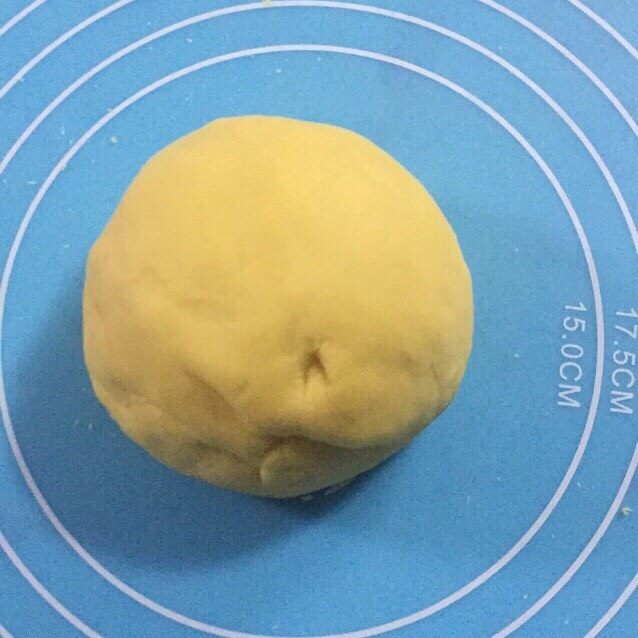 自制磨牙饼干,所有材料混合,揉成面团