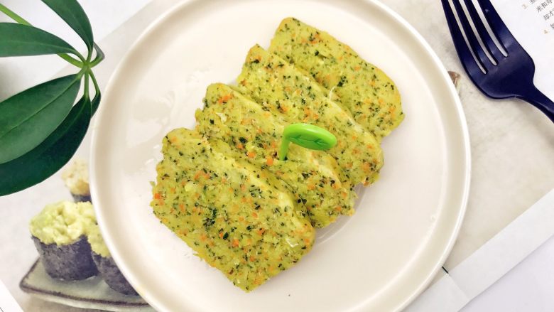 宝宝辅食:鳕鱼蔬香蒸糕-11M+,切片,让宝宝直接用手抓着吃吧。