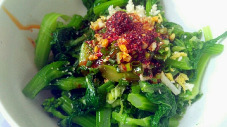凉拌白菜头,放盐 <a style='color:red;display:inline-block;' href='/shicai/ 10404'>花椒面</a> <a style='color:red;display:inline-block;' href='/shicai/ 756'>鸡精</a>  切好的葱姜蒜沫  醋  <a style='color:red;display:inline-block;' href='/shicai/ 788'>生抽</a>  <a style='color:red;display:inline-block;' href='/shicai/ 10588'>糖</a>  <a style='color:red;display:inline-block;' href='/shicai/ 852'>辣椒油</a>