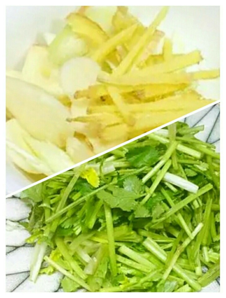 香菜肉丝,香菜葱姜蒜洗干净,香菜叶去掉,喜欢吃叶也可以留下,葱切小段,蒜切片,姜切丝,红辣椒斜切小断备用