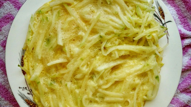 冬瓜新吃之不一样的肉末烧冬瓜,单面定型后,不用翻面,直接盛出备用