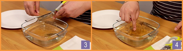 玫瑰养颜果冻，吃着吃着就变美了,3、把吉利丁片剪断后

4、放入冰水中泡10分钟使它吸收水份并变软