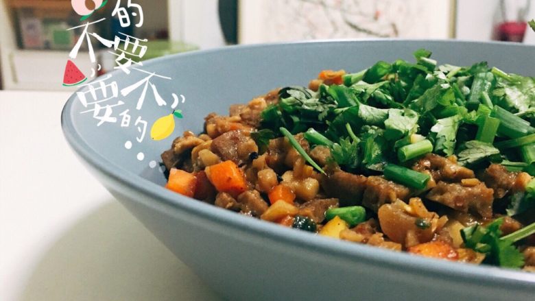林师傅的潮汕牛肉丸碰见窝窝头
,放牛肉丸粒、菌菇、辣椒翻炒;