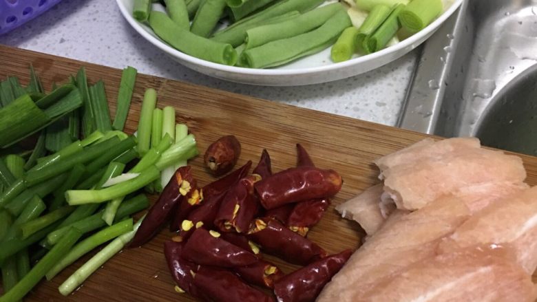 豆角焖面,食材准备好，第一步。