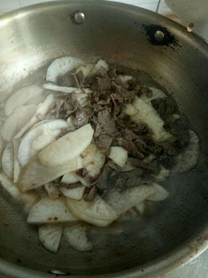 萝卜和牛肉的约会,牛肉倒进去