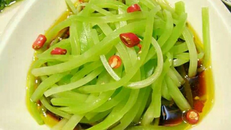 椒油炝拌莴笋