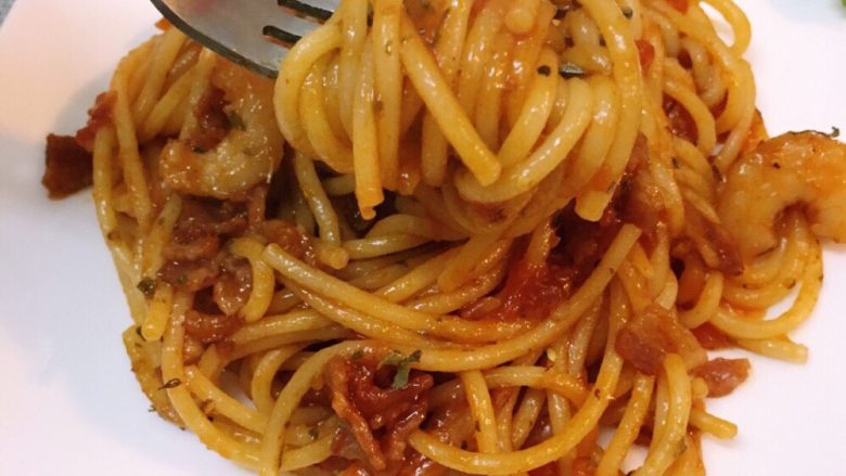 番茄黑椒意面🍝,搅拌一下,😁,汤汁要溢出来了有木有!