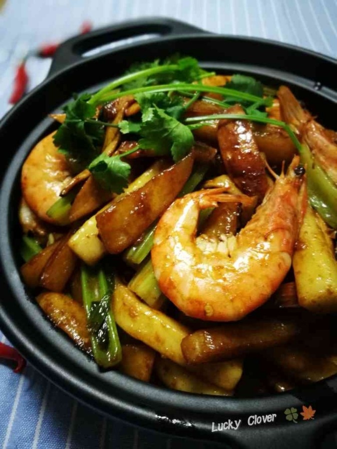干锅南美对虾,再来张特写😝,怎么样?土豆条和年糕实在是太好次啦👍