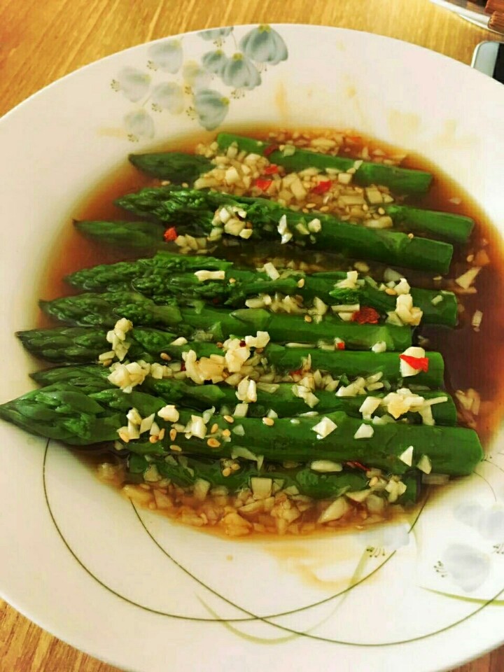 蒜香芦笋,这是吃过的样子,瞬间垮掉哈哈