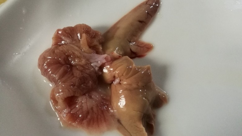 葱油桂花鱼,但鱼胃、鱼肝不要丢掉,桂鱼胃(俗称“桂鱼花”)是鱼身上的精品。
