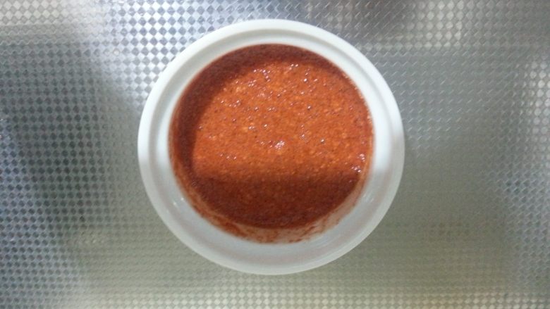 最受欢迎的烤箱菜【新奥尔良风味烤翅】,调料中的材料混合在一起,调成腌料备用。