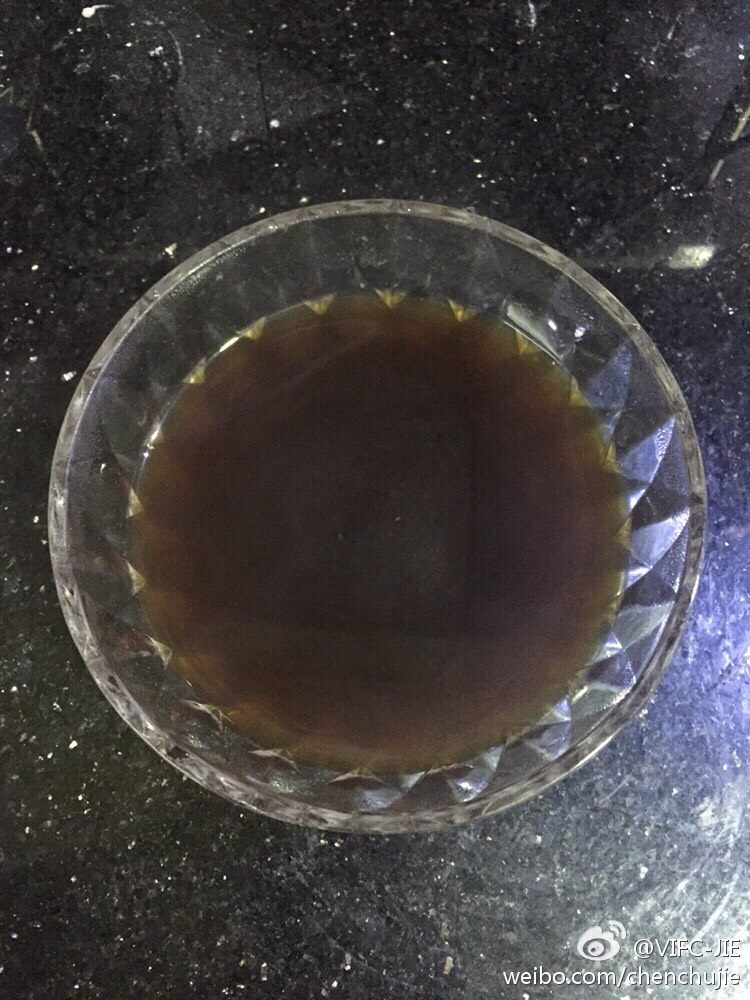 奶油奶酪版之提拉米苏,把黑咖啡和朗姆酒拌匀