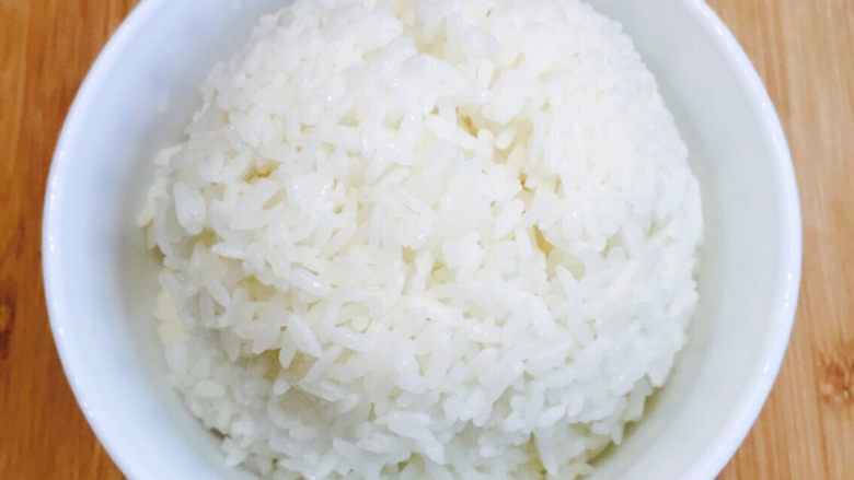 菠萝炒饭,白米饭一碗