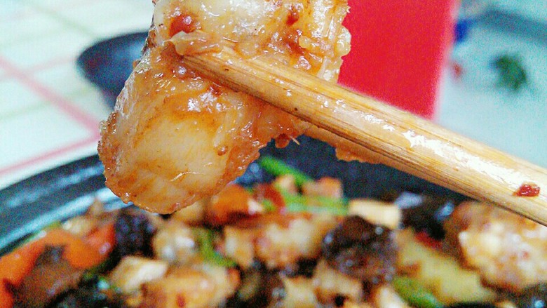 牛蛙香锅,装盘盛出,建议搭配青瓜汤