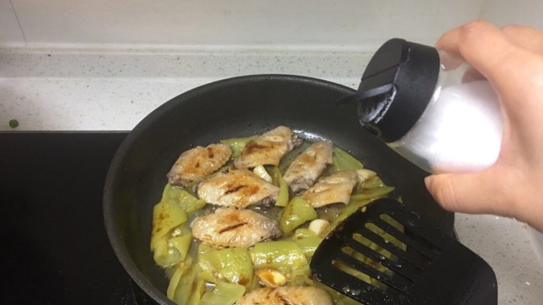 RIo锐澳鸡翅,放一点盐提味