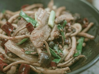 干锅茶树菇