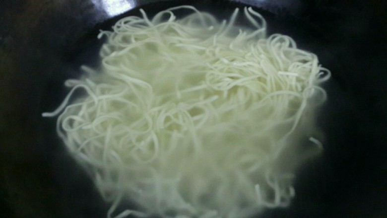 剁椒鲈鱼 (配香葱剁椒面),煮面