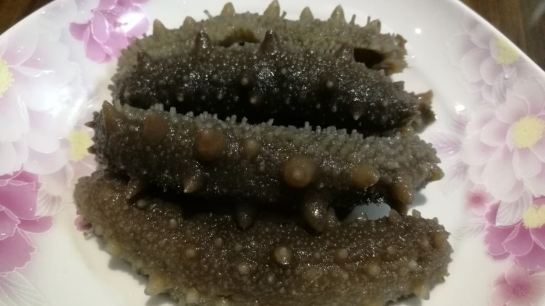 海参小米粥, 取适量(其余放入冰箱冷藏,下次解冻后既可待用)。