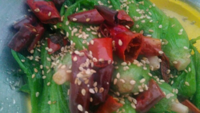 炝拌菠菜,添加盐.  味素   糖   香油    <a style='color:red;display:inline-block;' href='/shicai/ 666'>芝麻</a>……