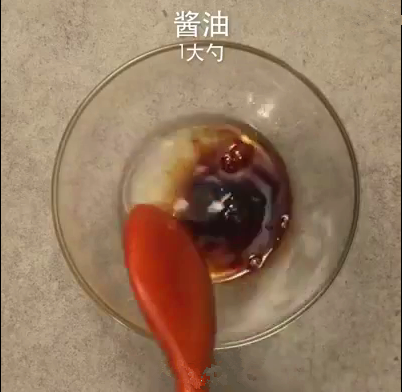 炸五花肉,<a style='color:red;display:inline-block;' href='/shicai/ 692'>酱油</a>一大勺