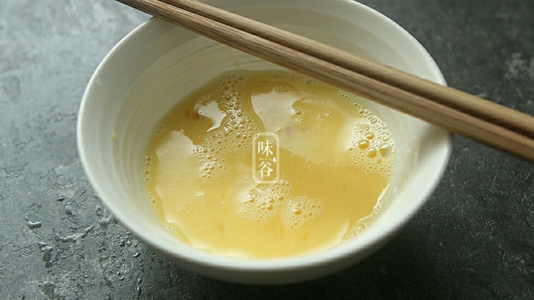 蚝油一口豆腐,<a style='color:red;display:inline-block;' href='/shicai/ 9'>鸡蛋</a>打散 。