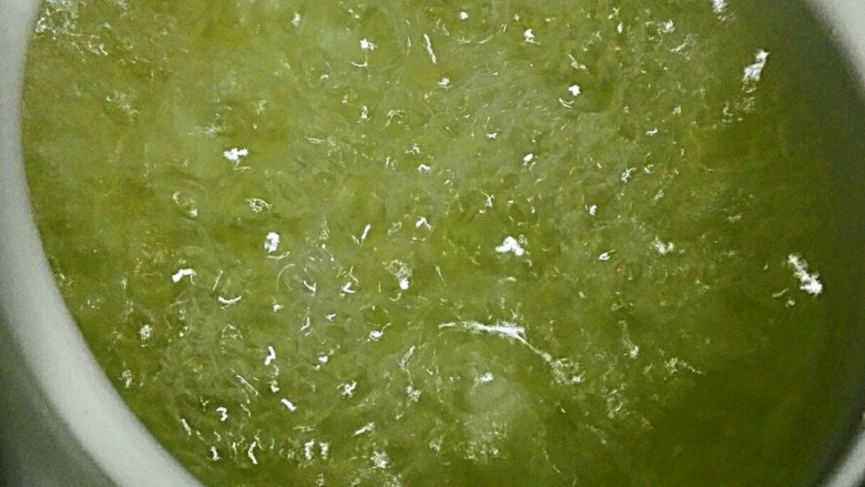 冰糖雪梨银耳红枣羹,大概一个小时左右,