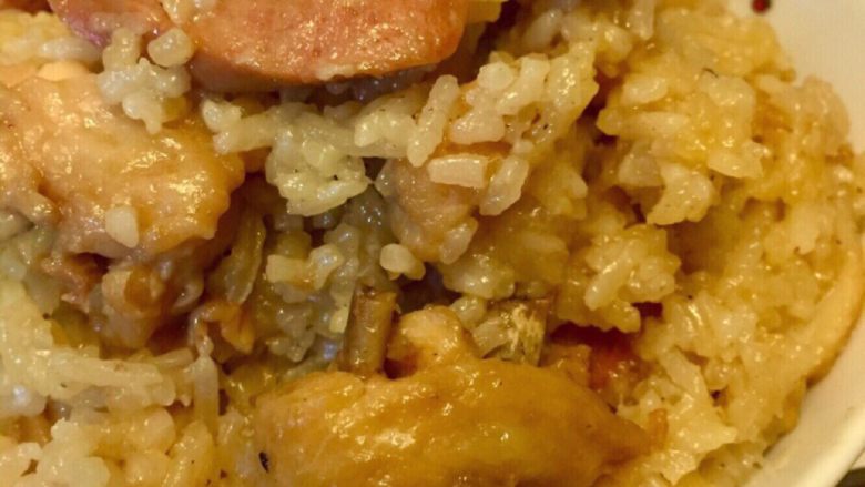 鸡翅鱼蛋香肠电饭煲焗饭,大功告成~开吃~