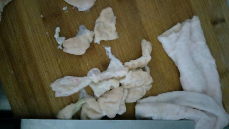 四川麻辣肥肠,切三角形,大小随意