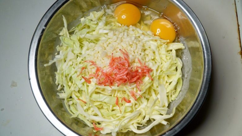 日本大阪烧,将材料B的所有材料倒入搅拌好的面糊中