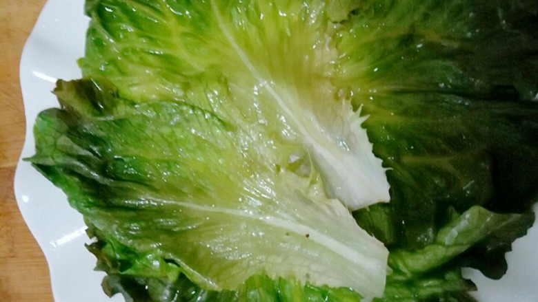 原汁凤尾虾,生菜装盘,平铺