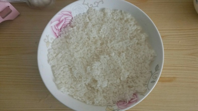 牛腩咖喱饭,准备好米饭。