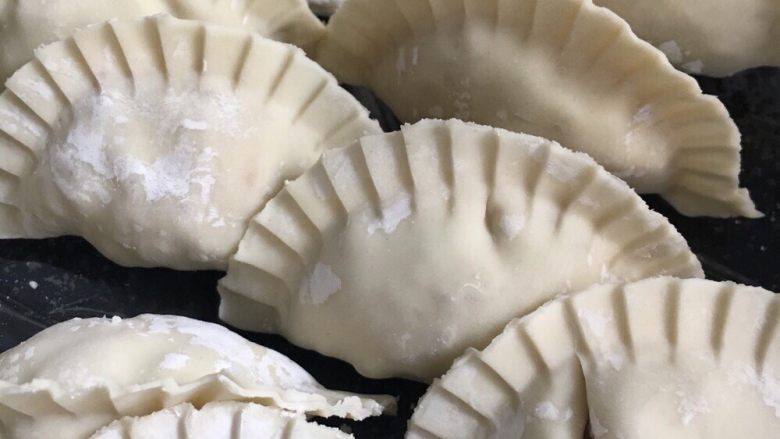 饺子(终于做出又有颜值又好吃的),要好看就用模具来包，包出来的饺子是不是有股特想吃的冲动！