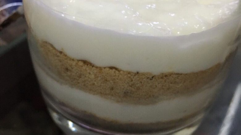 奥利奥芒果木糠杯,再一层饼干碎🍪,一层酸奶,如此反复