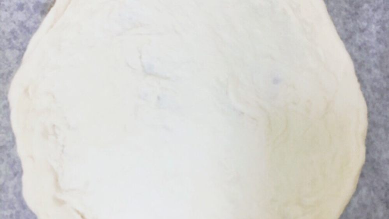 日式米粉比萨 ,盖上保鲜膜➕湿毛巾。40℃发酵25分钟