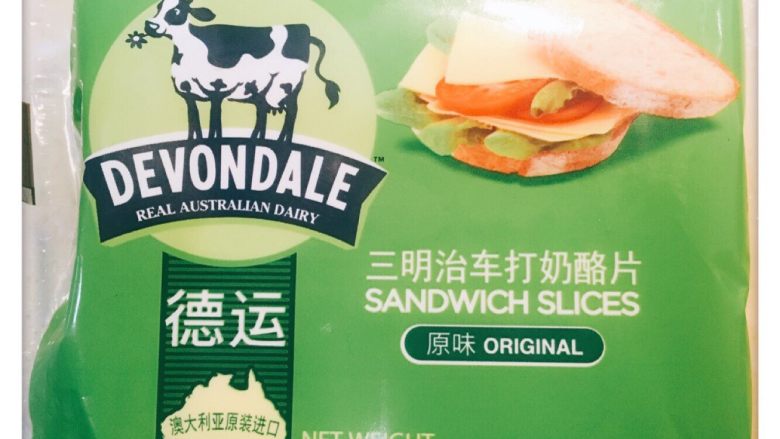 青酱通心粉(伪),本来应该用干酪,但是家里没有...就用这个来代替啦……重点是方便啊!奶味不那么重,老爸也比较能接受