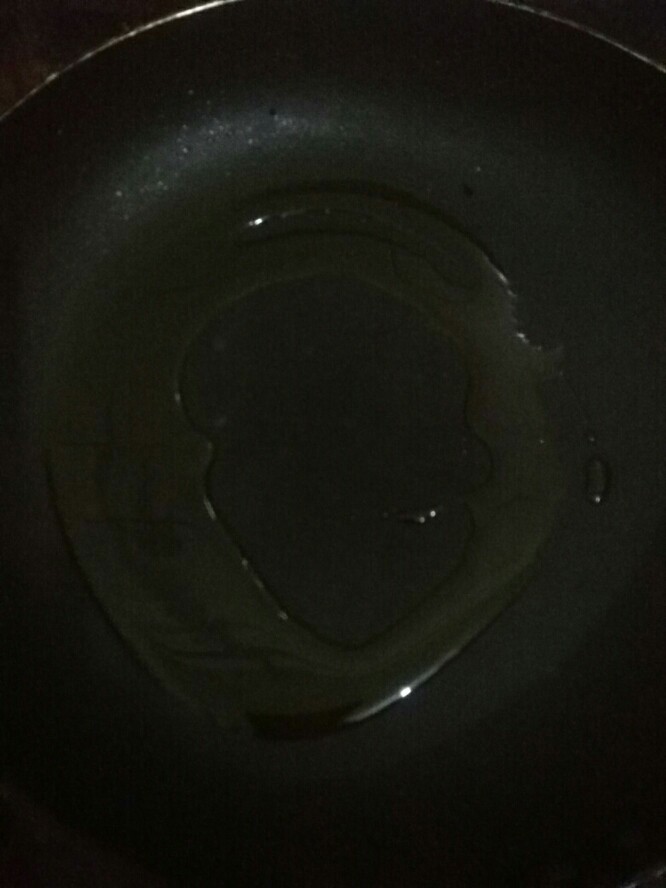 鸡蛋皮,热锅,冷油