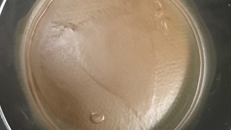 海盐奥利奥千层,平底锅加热,开始烤千层皮