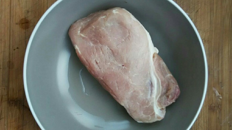 糖醋里脊,里脊肉准备好