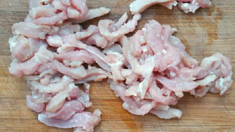 糖醋里脊,里脊肉切成细条