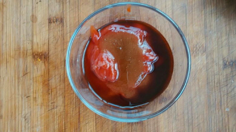 糖醋里脊,<a style='color:red;display:inline-block;' href='/shicai/ 699'>番茄酱</a>加醋,加糖调匀