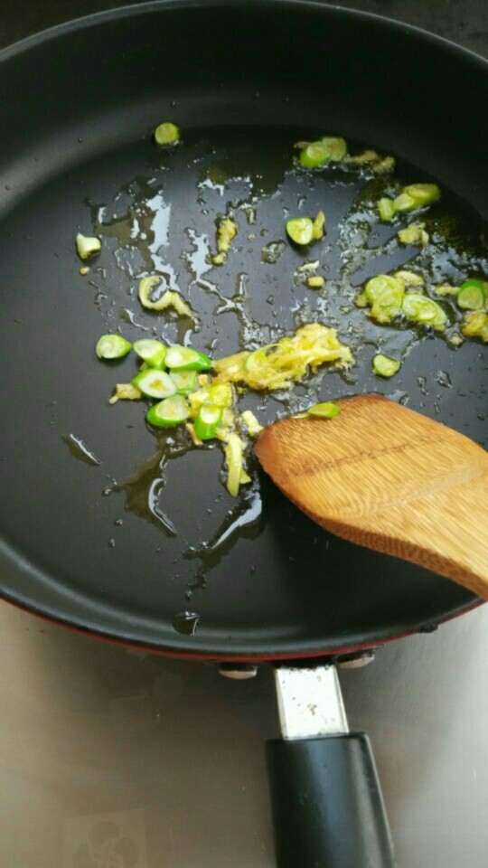 糖醋里脊,小火炸出香味
