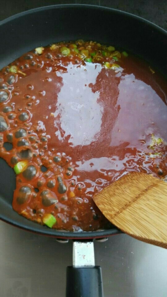 糖醋里脊,倒入糖醋番茄汁
